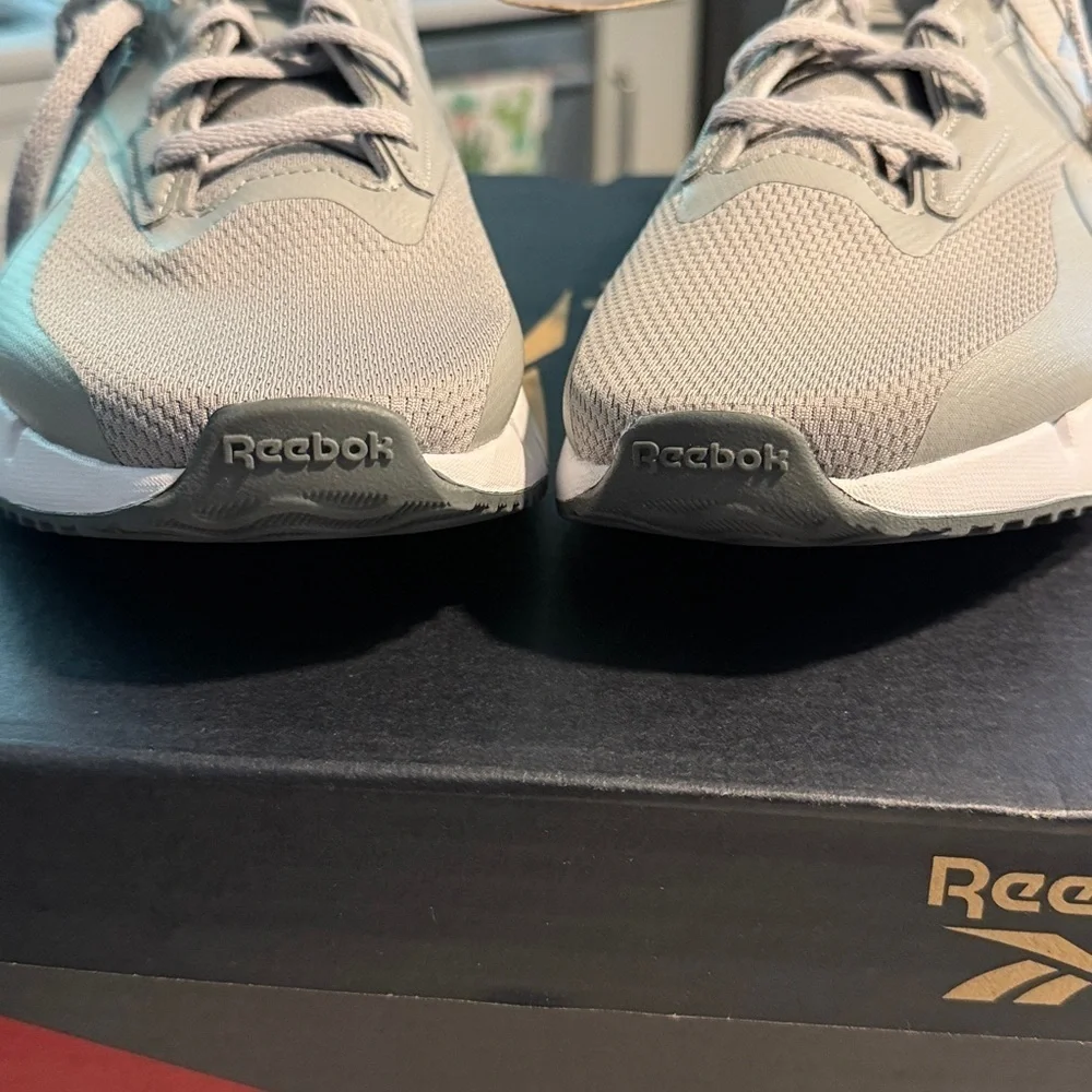 NIB Reebok Grey Zig Dynamica 4 men’s 10.5 woman’s 12